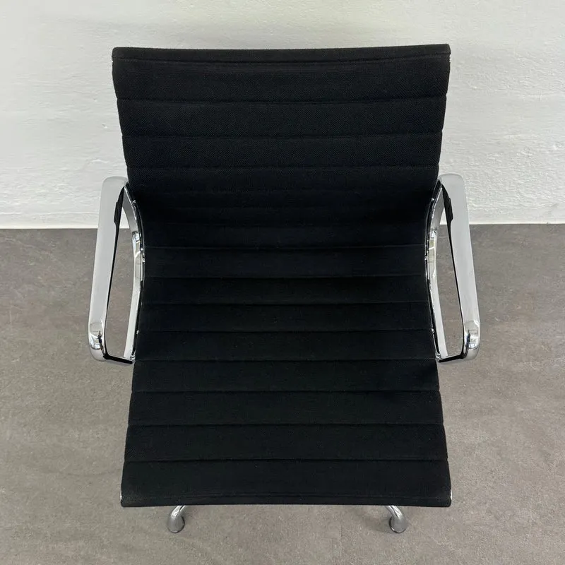 Vitra Eames Alu Chair EA104 Hopsak