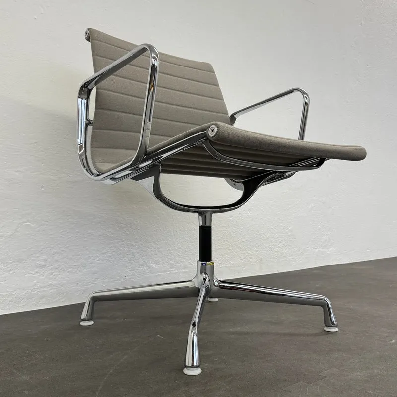 Vitra Eames Alu Chair EA108 Hopsak