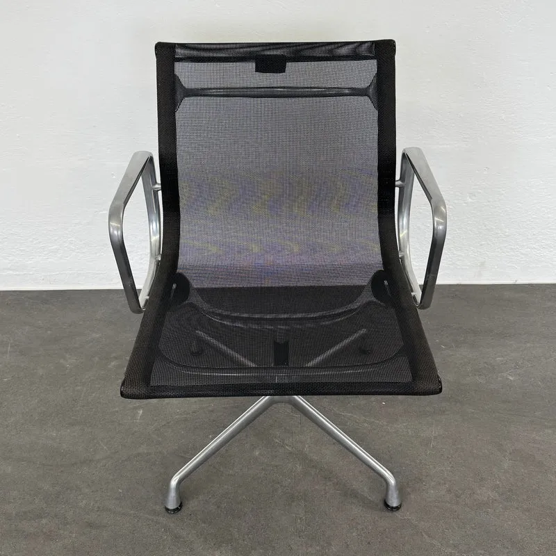 Vitra Eames Alu Chair EA107 Netz
