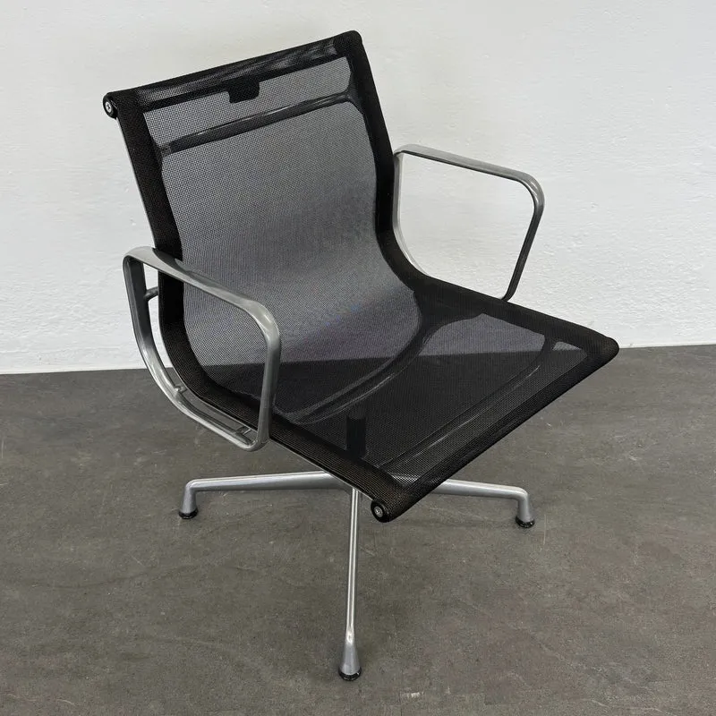 Vitra Eames Alu Chair EA107 Netz