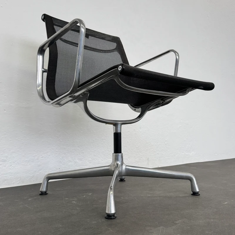 Vitra Eames Alu Chair EA107 Netz