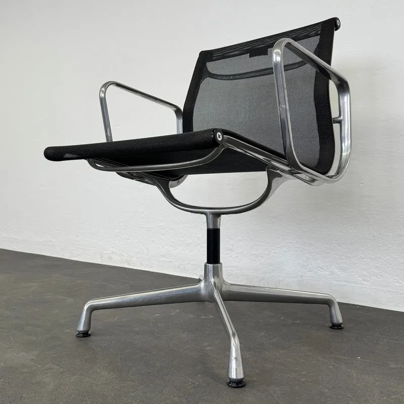 Vitra Eames Alu Chair EA107 Netz