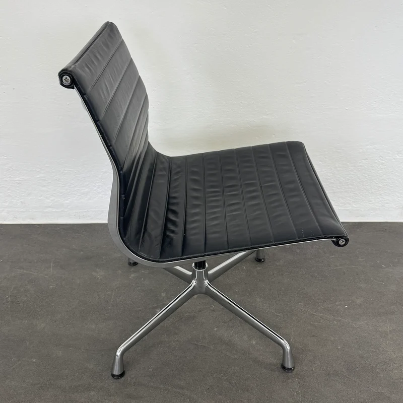 Vitra Eames Alu Chair EA106 Leder