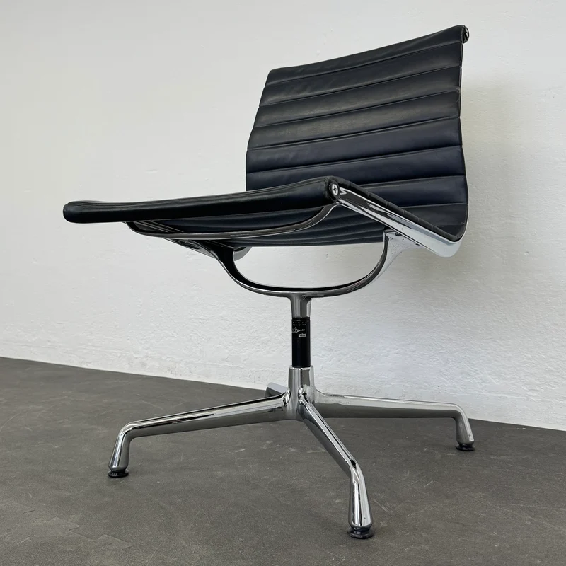 Vitra Eames Alu Chair EA106 Leder