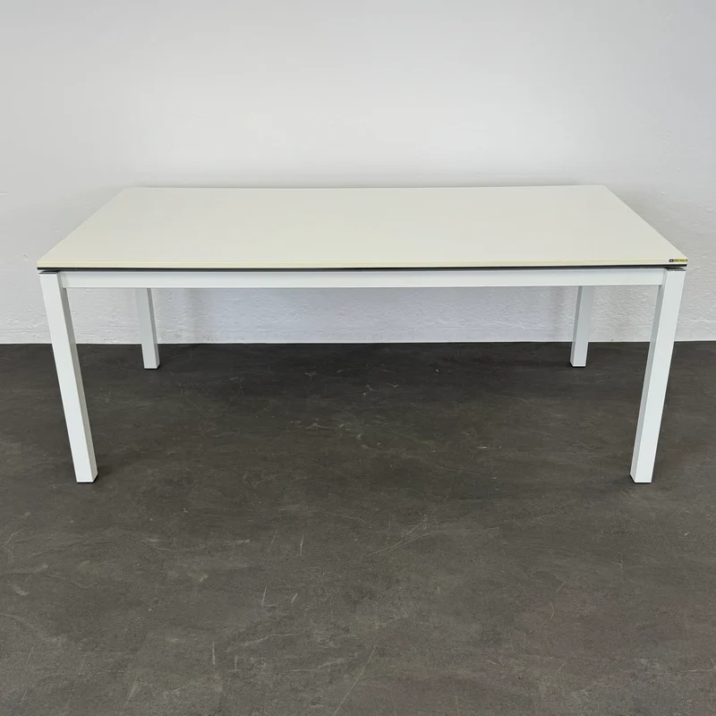 Office Line Basic Schreibtisch