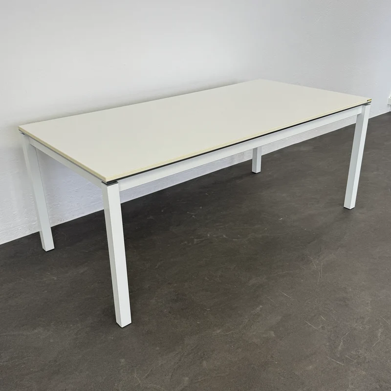 Office Line Basic Schreibtisch