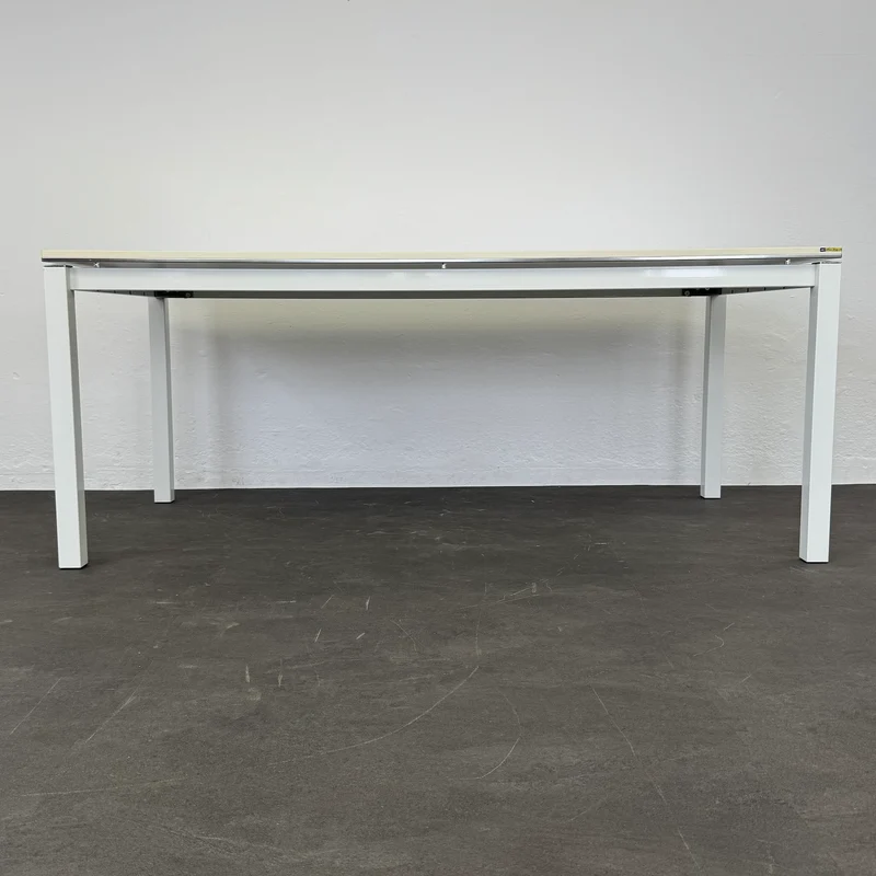 Office Line Basic Schreibtisch