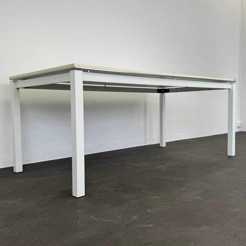 Office Line Basic Schreibtisch