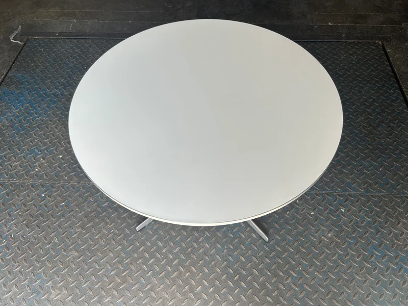 Fritz Hansen Beistelltisch Weiß [niedrig]