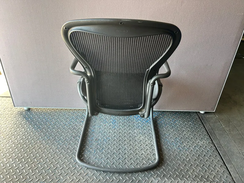 Herman Miller Aeron Konferenzstuhl Anthrazit