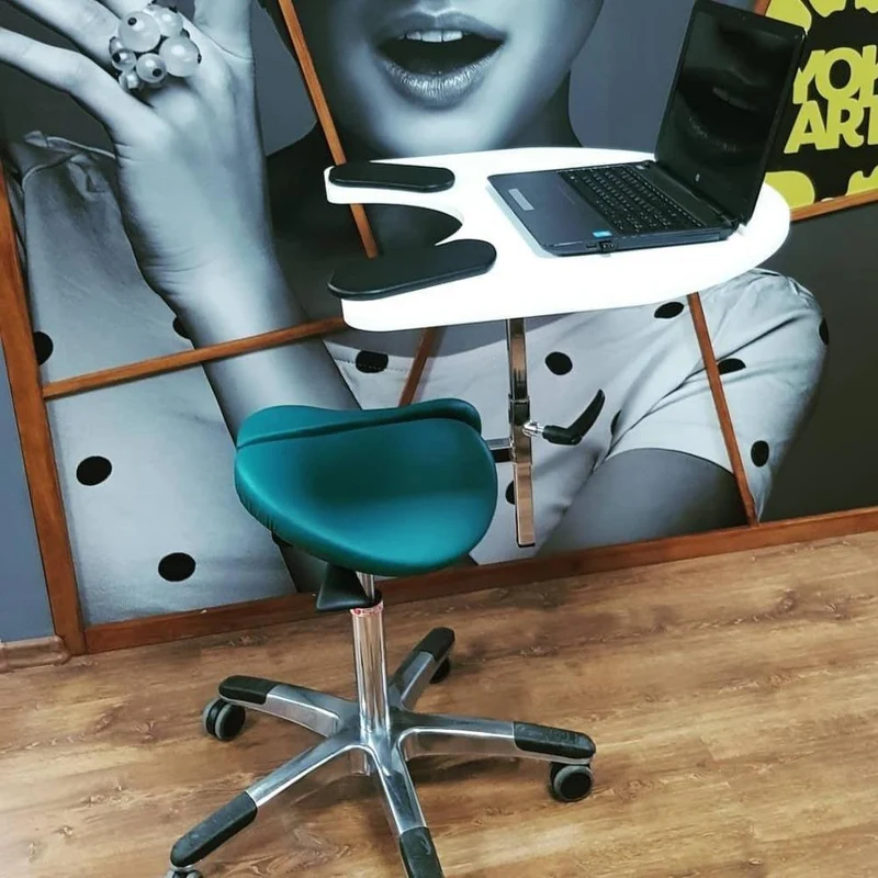 Salli Elbow Table