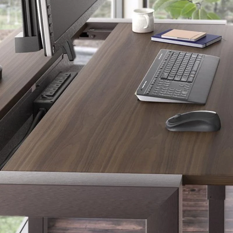 ELLE Desk