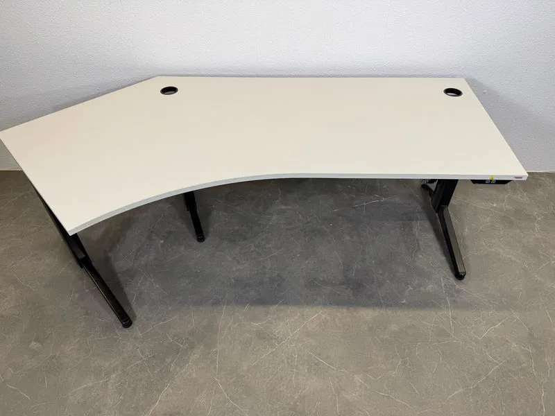 Assmann Elektrisch höhenverstellbarer Schreibtisch Freiform Weiß