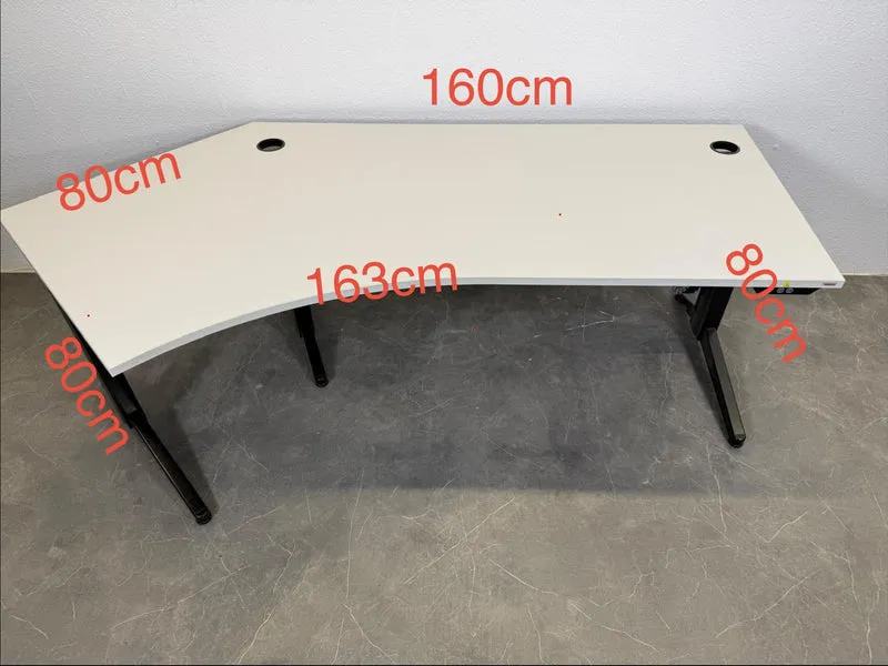 Assmann Elektrisch höhenverstellbarer Schreibtisch Freiform Weiß