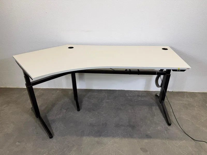 Assmann Elektrisch höhenverstellbarer Schreibtisch Freiform Weiß