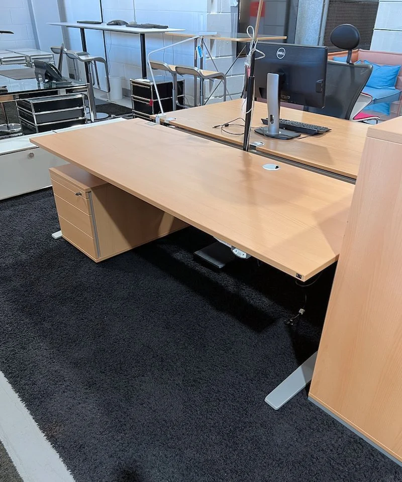 König & Neurath elektrisch höhenverstellbarer Schreibtisch Buche
