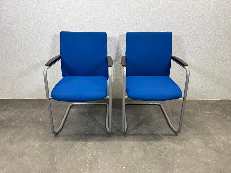 Konferenzstuhl Freischwinger Blau