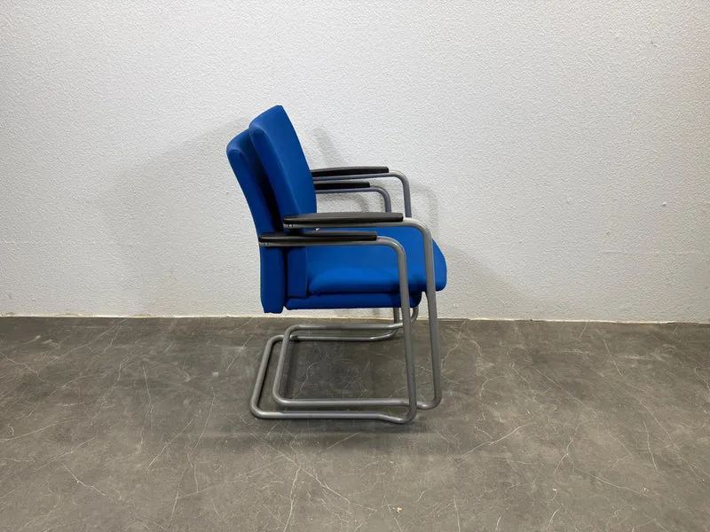 Konferenzstuhl Freischwinger Blau
