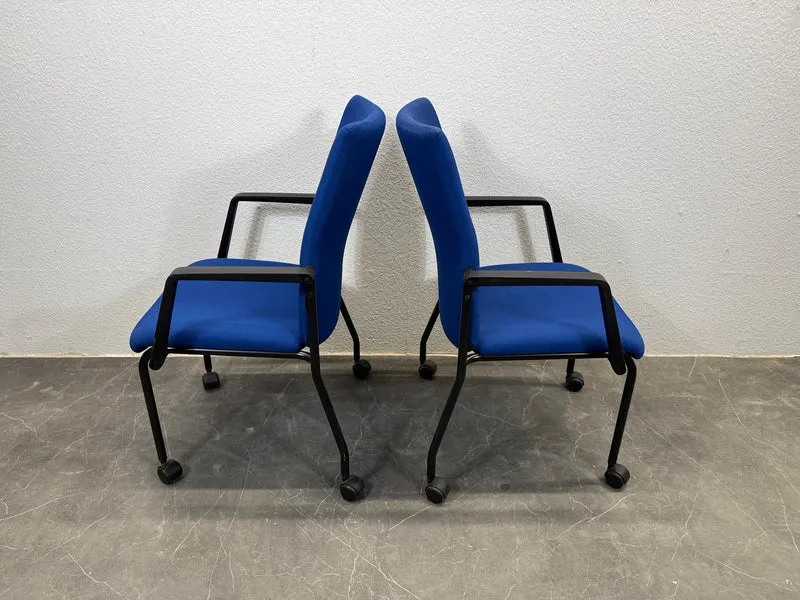 Dauphin Konferenzstuhl Blau auf Rollen