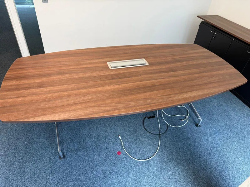 Steelcase Konferenztisch Nussbaum