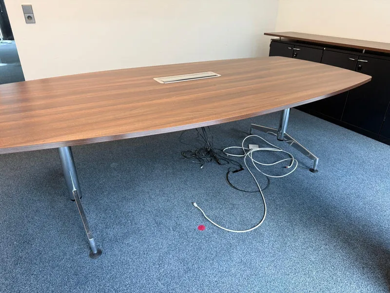 Steelcase Konferenztisch Nussbaum