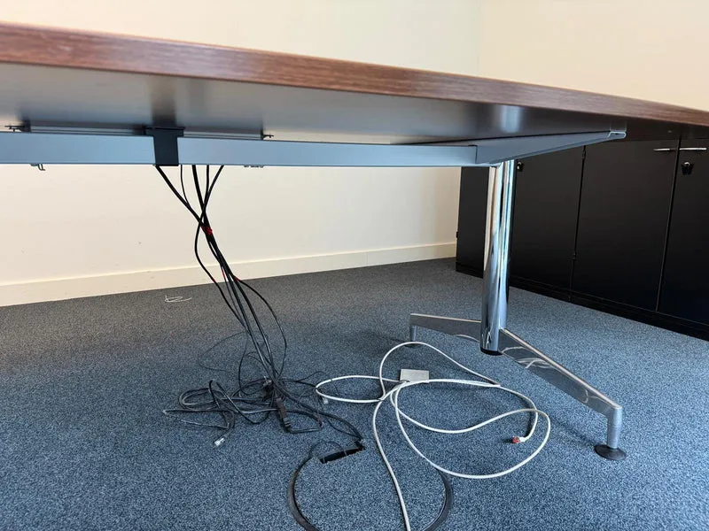 Steelcase Konferenztisch Nussbaum