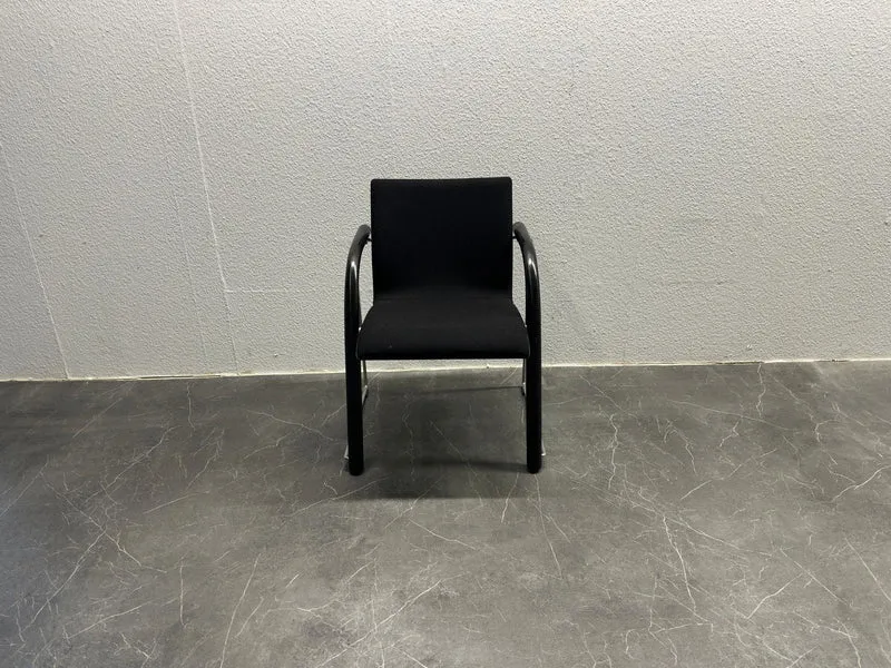 Thonet S320 Konferenzstuhl Schwarz