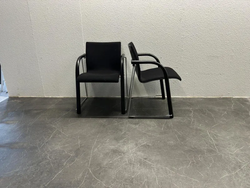Thonet S320 Konferenzstuhl Schwarz