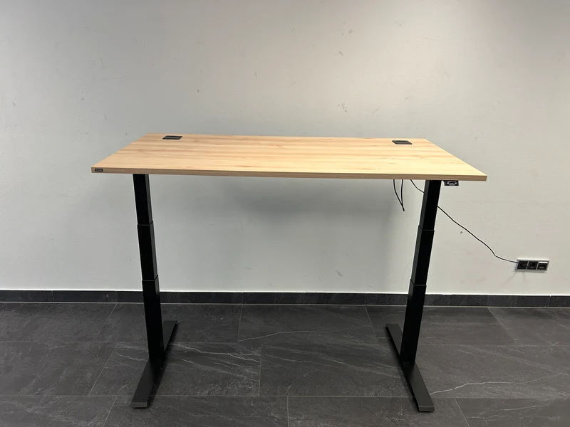 NowyStyl Elektrisch höhenverstellbarer Tisch Esche