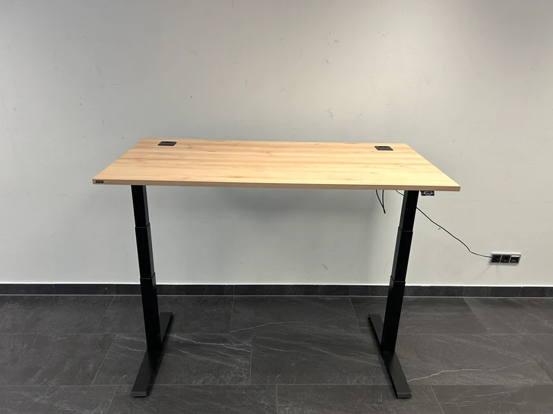 NowyStyl Elektrisch höhenverstellbarer Tisch Esche