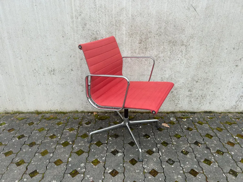 Vitra Eames 107 Konferenzstuhl Rot
