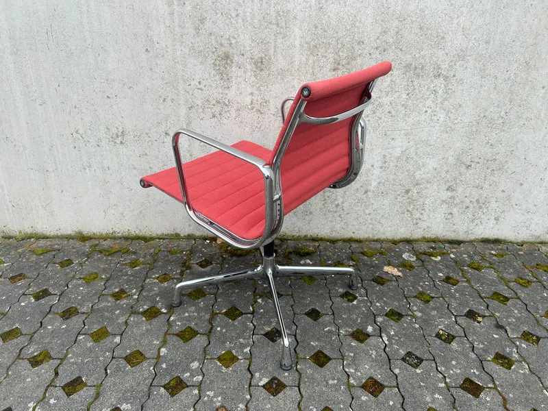 Vitra Eames 107 Konferenzstuhl Rot