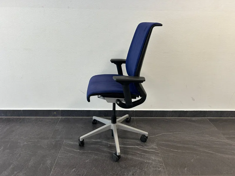 Steelcase Think Bürodrehstuhl Blau