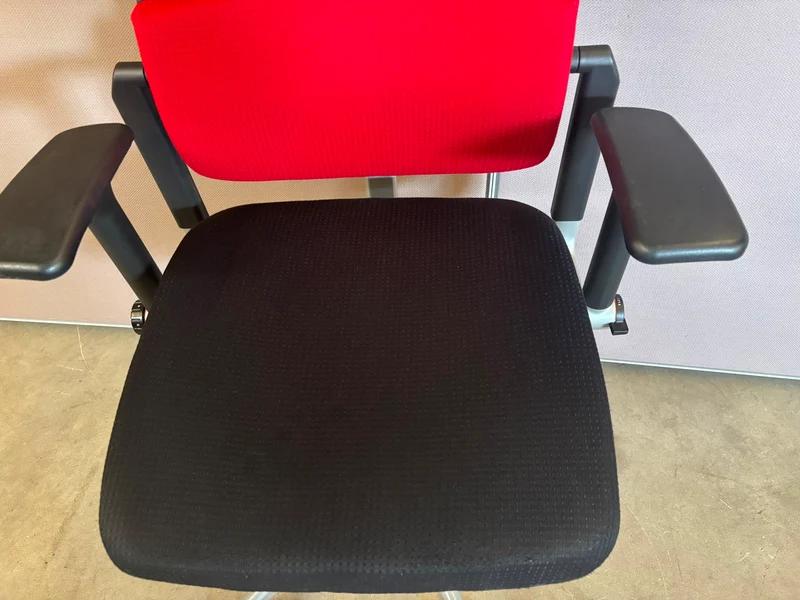 Steelcase Please V2 Bürodrehstuhl Rot / Schwarz