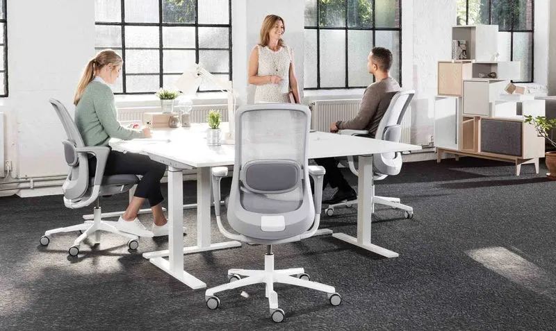 HÅG SoFi Mesh 7500 Ergonomic Office Chair with Headrest - Light Grey