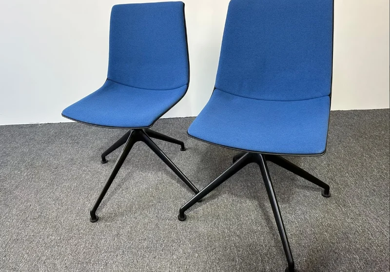 Interstuhl SU143 Konferenzstuhl Blau