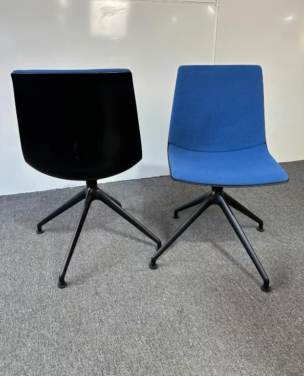 Interstuhl SU143 Konferenzstuhl Blau