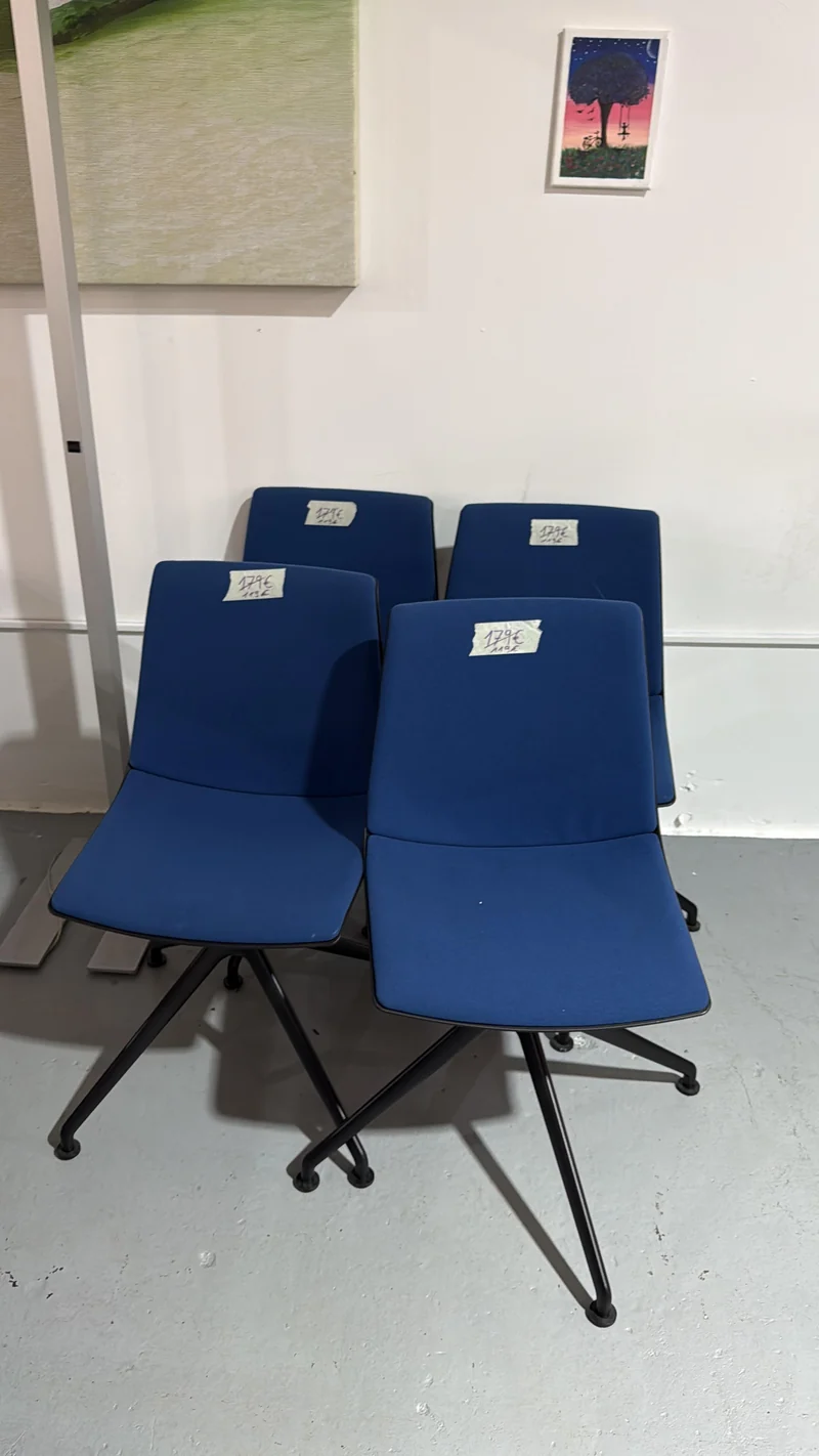 Interstuhl SU143 Konferenzstuhl Blau