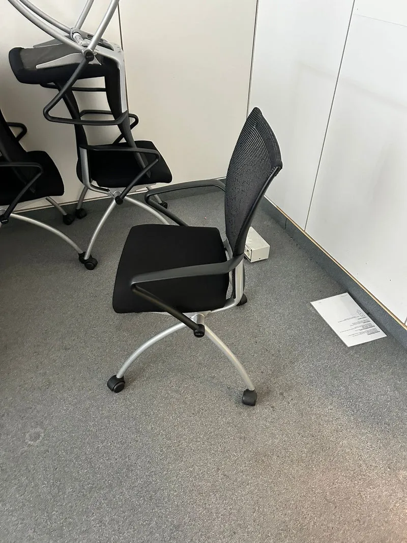 Haworth Comforto Konferenzstuhl mit Netzrücken Schwarz