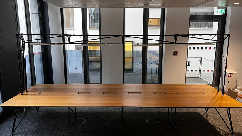 System 180 XXL Konferenztisch Buche mit Beleuchtung