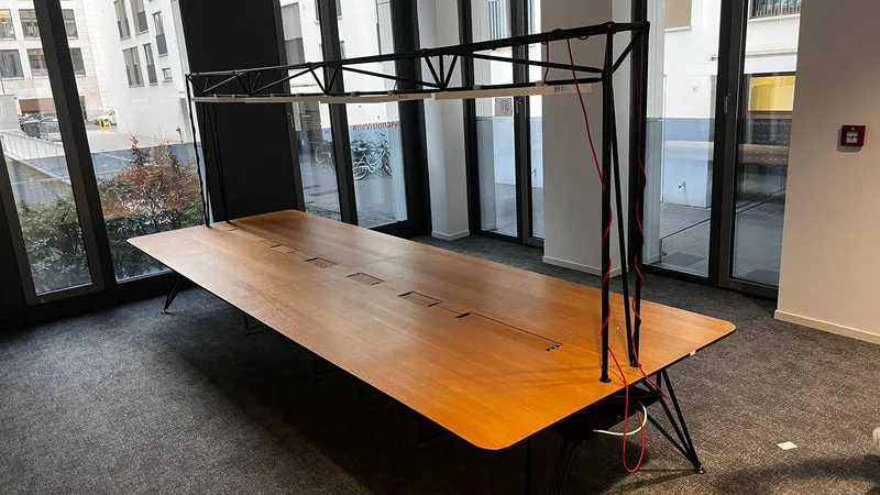 System 180 XXL Konferenztisch Buche mit Beleuchtung