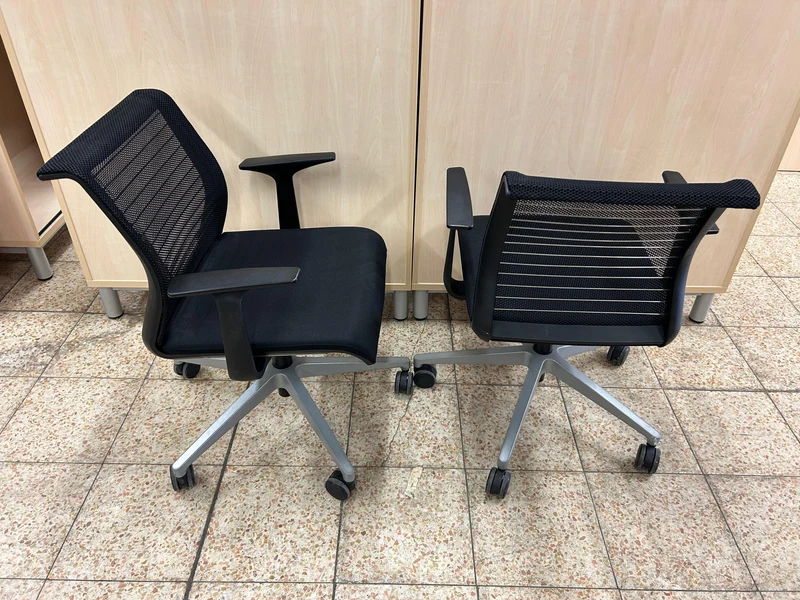 Steelcase Think Bürodrehstuhl mit Netzrücken Schwarz