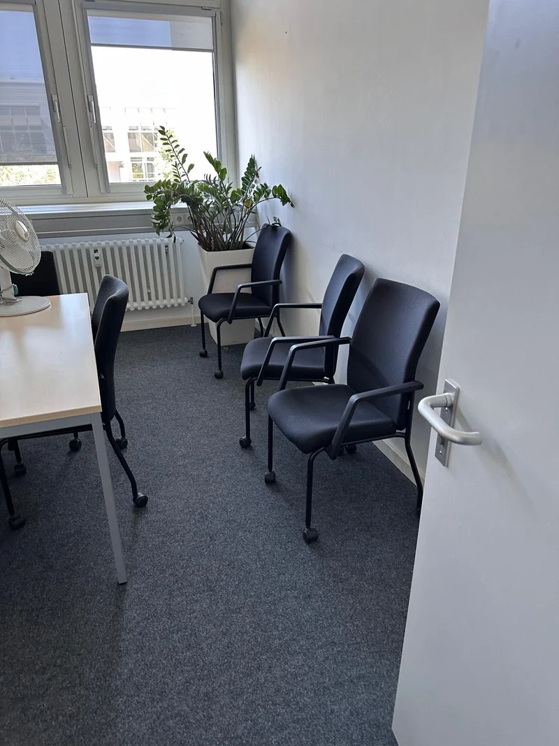 Dauphin Konferenzstuhl auf Rollen