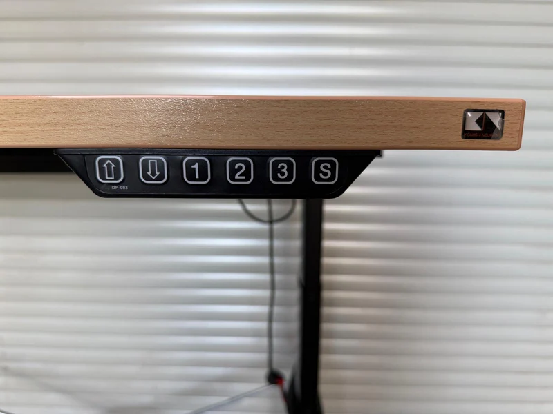 König & Neurath Elektrisch höhenverstellbarer Schreibtisch Buche 120x80