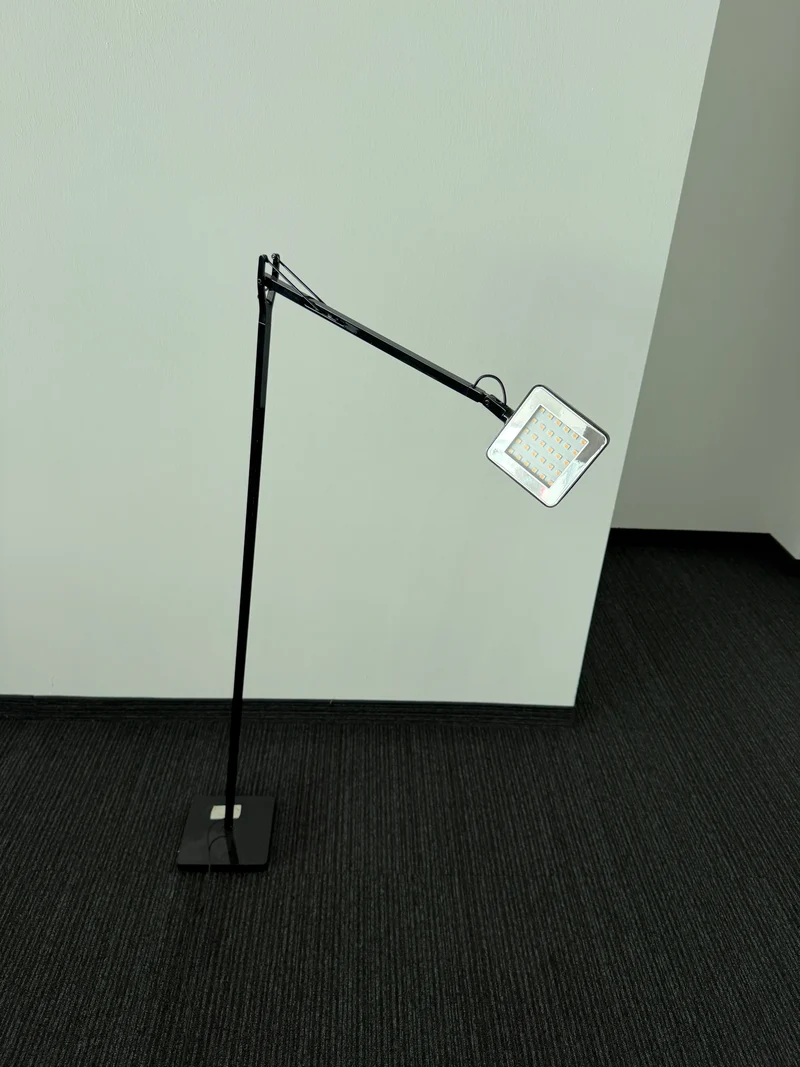 Flos Kelvin LED T Schreibtischleuchte