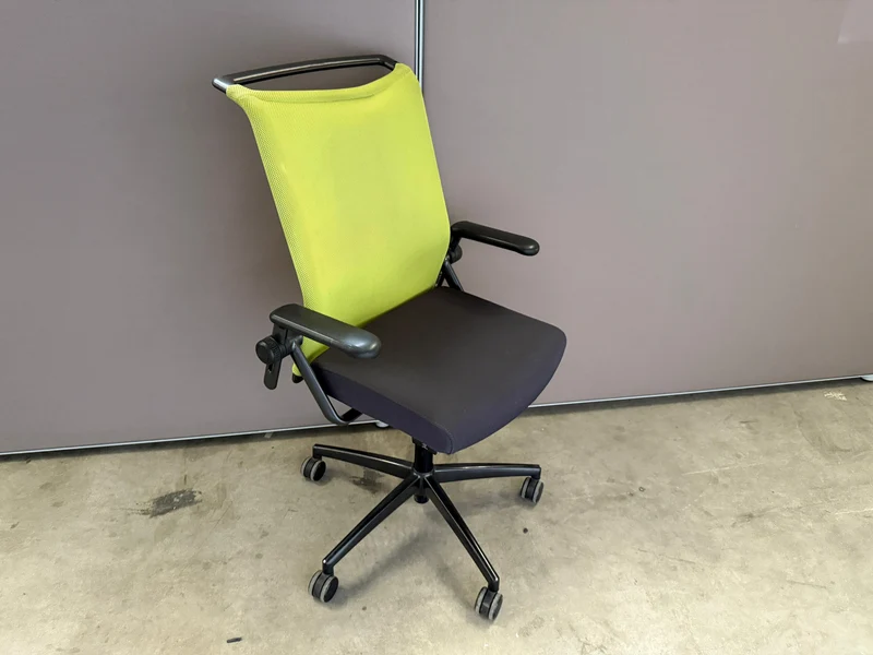König & Neurath Bürodrehstuhl Schwarz / Grün mit Netzrücken