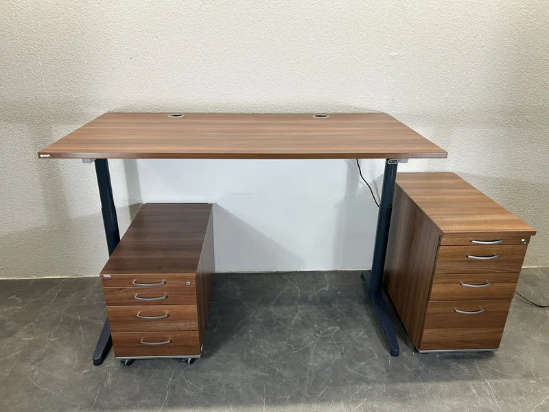 Assmann elektrisch höhenverstellbarer Schreibtisch Nussbaum