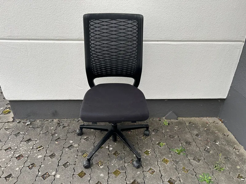 Klöber Mera 88 Bürodrehstuhl Schwarz mit Netzrücken ohne Armlehnen