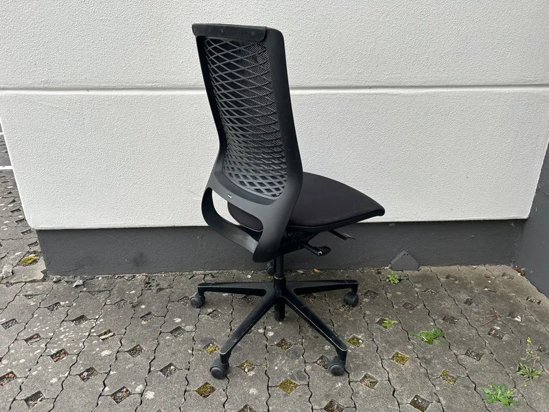 Klöber Mera 88 Bürodrehstuhl Schwarz mit Netzrücken ohne Armlehnen