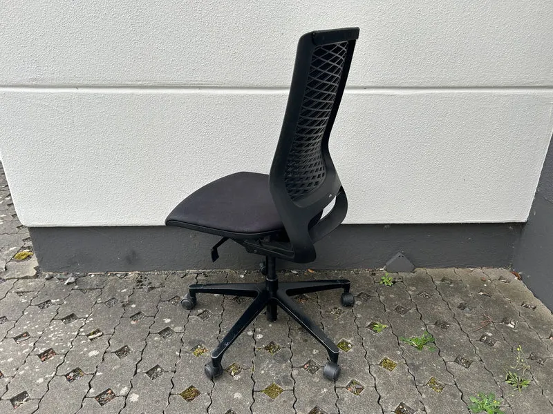 Klöber Mera 88 Bürodrehstuhl Schwarz mit Netzrücken ohne Armlehnen